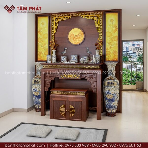 Thiết kế nổi bật với các họa tiết dát vàng sang trọng, trang nghiêm.