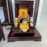 Cận cảnh bộ bàn thờ Thần Tài đẹp, đầy đủ đồ thờ tự.