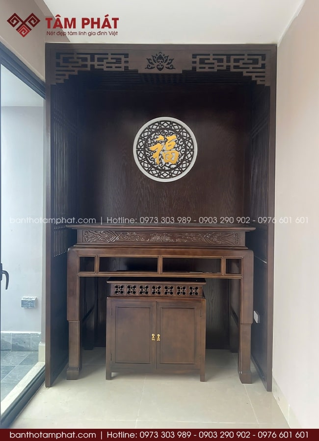 Phòng thờ nhà phố hiện đại mẫu BT-1682
