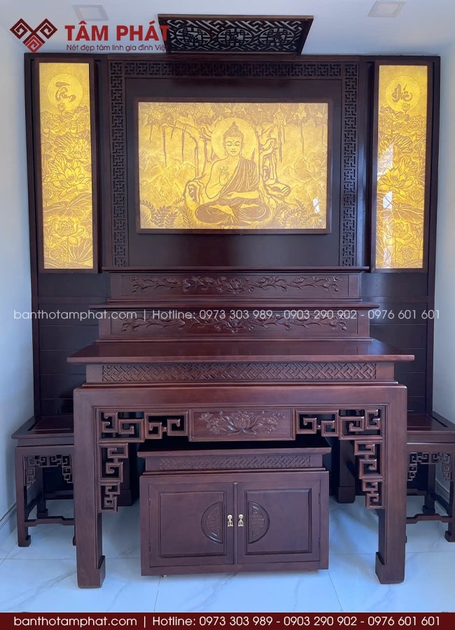 Mẫu bàn thờ đứng triện sen đẳng cấp, chất liệu gỗ thịt tự nhiên bền đẹp với thời gian.