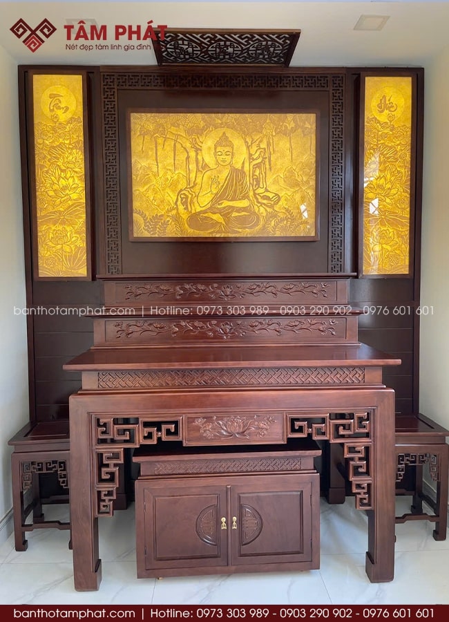 Bàn thờ tam cấp giúp gia chủ dễ dàng bài trí và thờ tự.