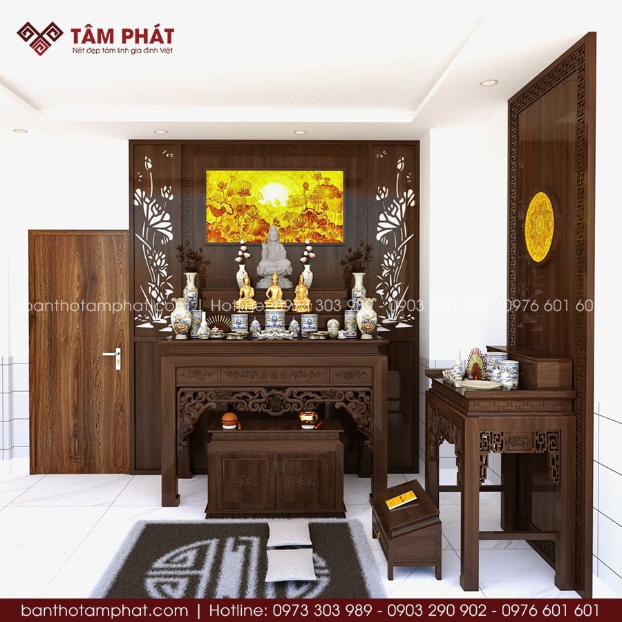 Bàn thờ Phật lớn, cao hơn bàn thờ Gia Tiên.