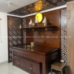 Phòng thờ gỗ tự nhiên cao cấp, giữ trọn vẻ đẹp tâm linh.