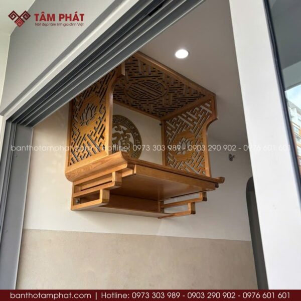 Ngăn kéo kết hợp dưới mặt tiện lợi, tăng diện tích bài trí đồ thờ tự.