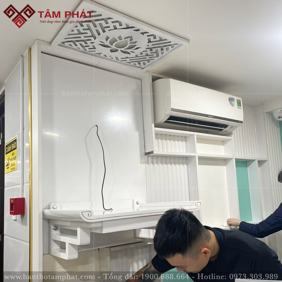 Bàn thờ treo hiện đại đa dạng kích thước, màu sắc.