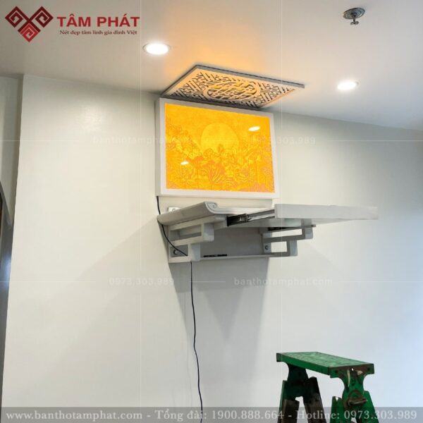 Mẫu bàn thờ treo tiện lợi, được khách hàng đánh giá cao trên thị trường hiện nay.