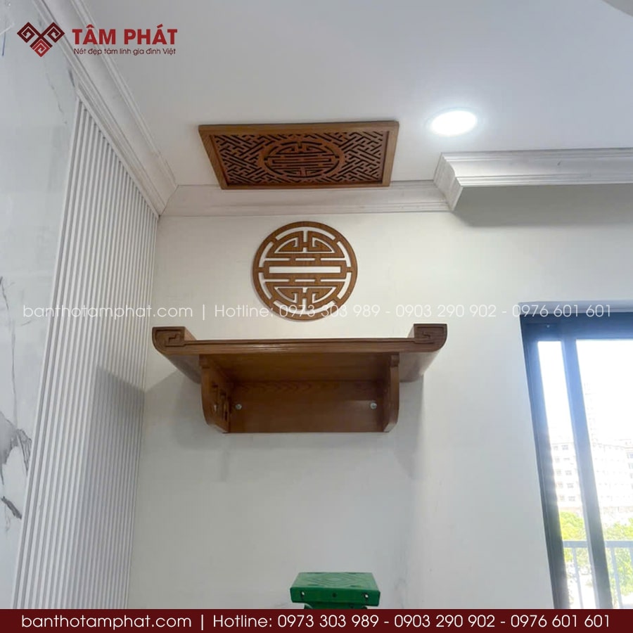 Bàn thờ treo tường chân cong độc đáo mẫu TT2218