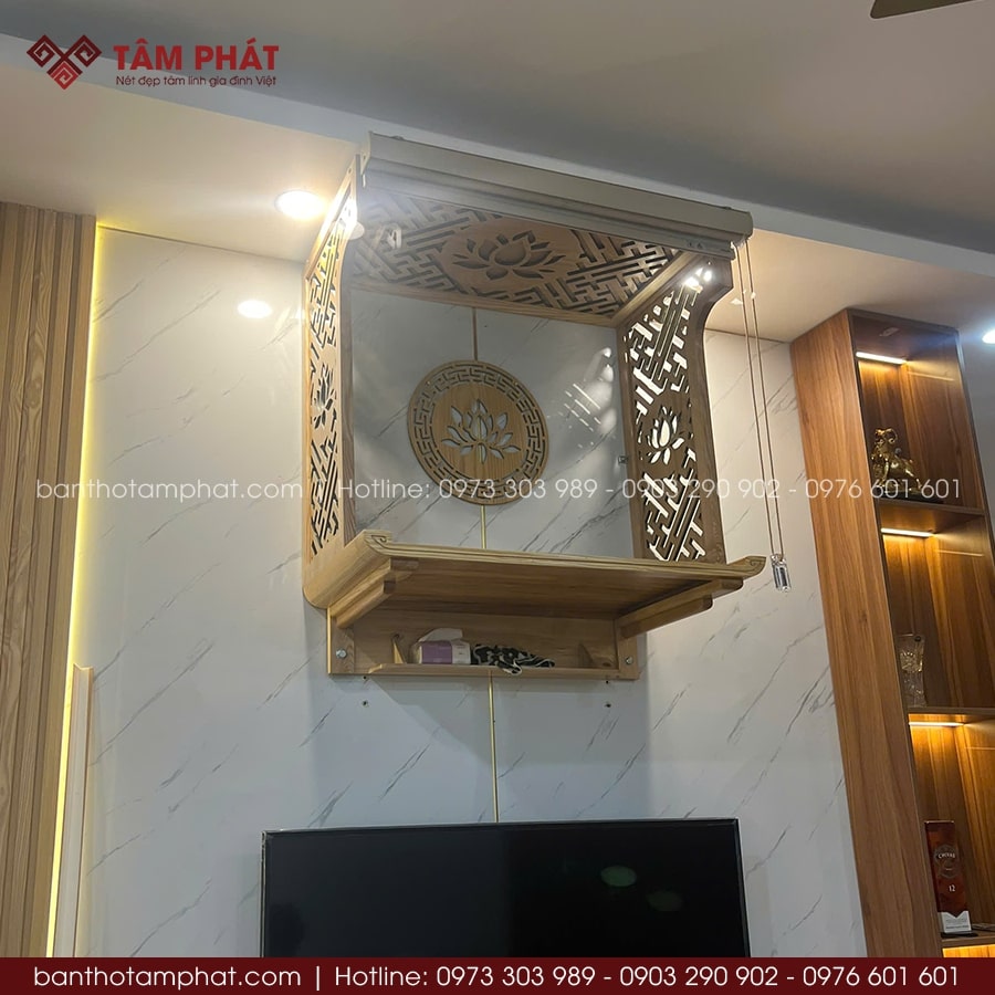 Bàn Thờ Phật Treo Tường Gọn Gàng Cho Phòng Khách