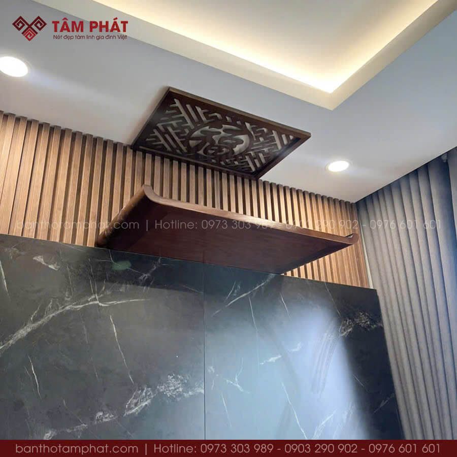 Bàn thờ treo TT2211 đa dạng kích thước, màu sắc và chất liệu gỗ.