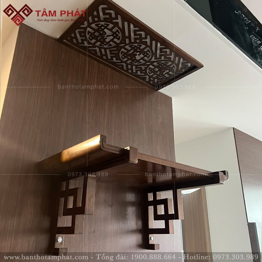 Thiết kế bàn thờ với kiểu dáng chân tinh tế, chịu lực tốt.