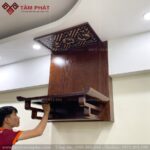 Thiết kế ốp hậu kín là "giải pháp gọn gàng" cho những vị trí tường lùi, chân trần tạo gờ hoặc hốc âm