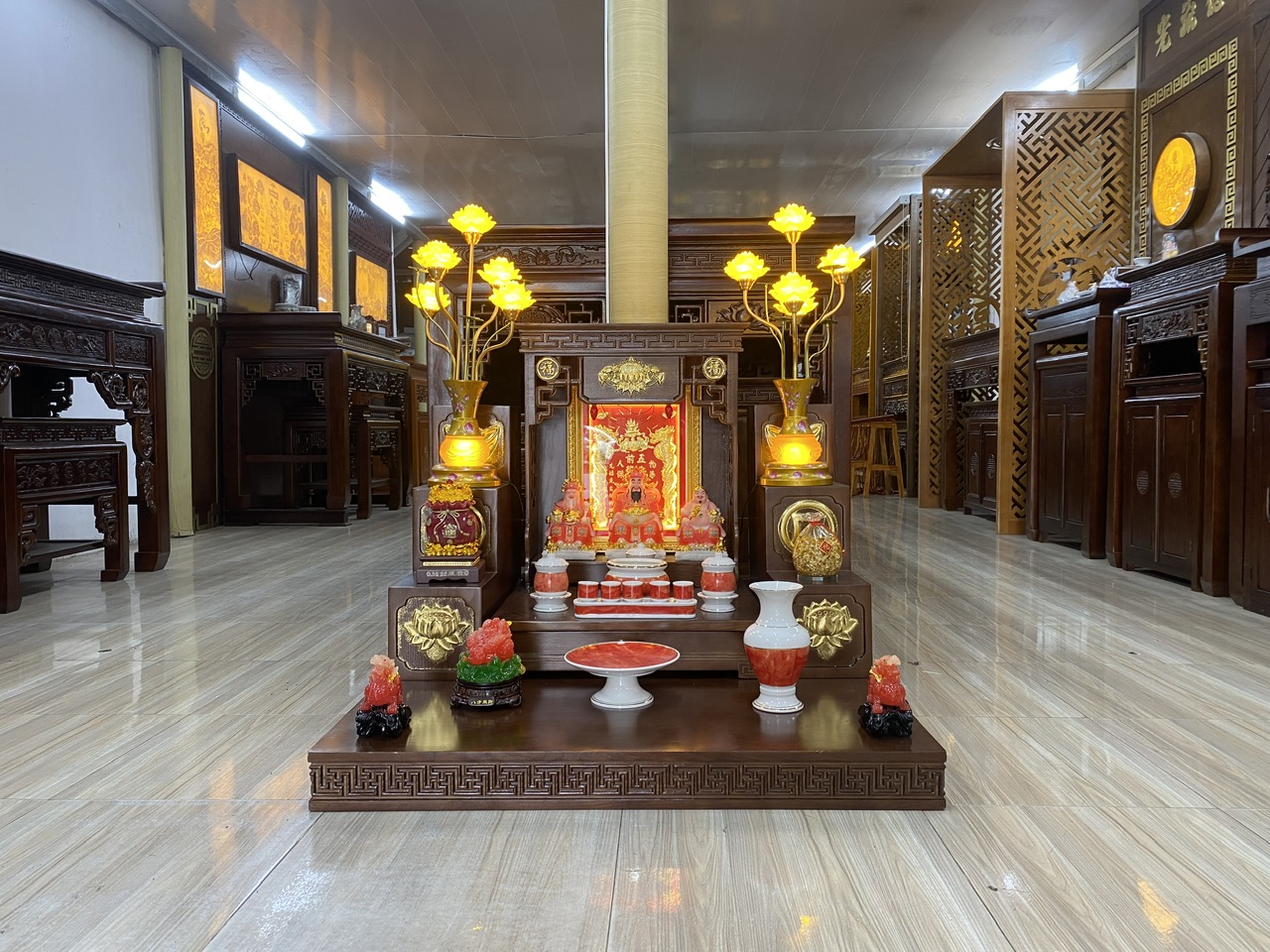 Bàn Thờ Thần Tài Ông Địa