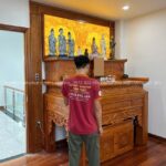 Chất gỗ Gõ đỏ tự nhiên mộc mạc, hoa văn mềm mại, tinh tế.