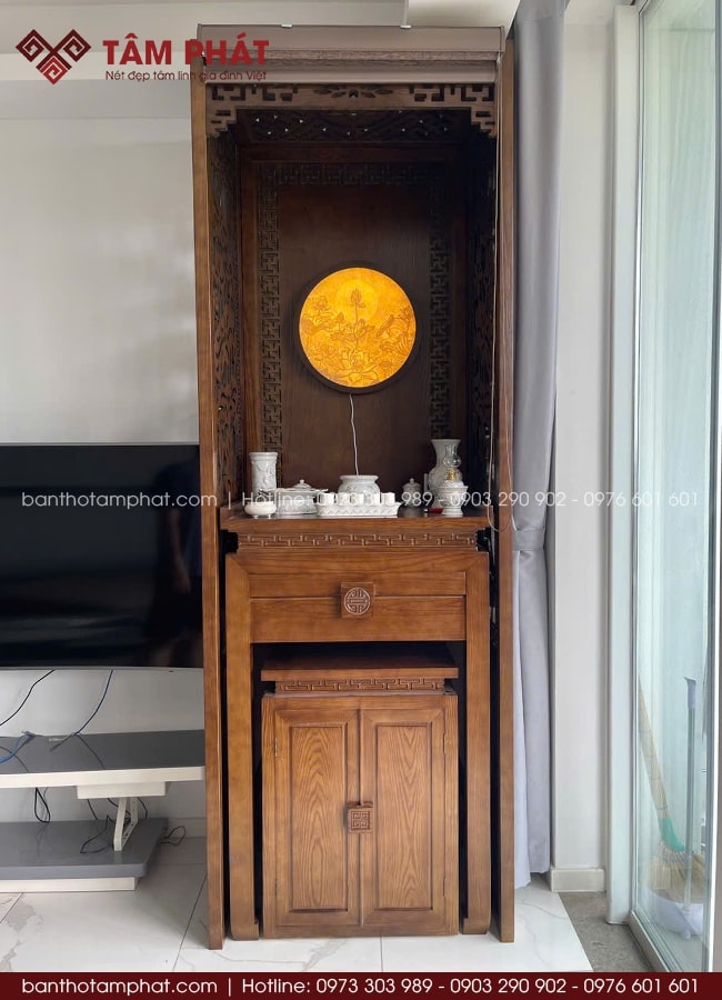 Phòng thờ BT-1718 là lựa chọn lý tưởng cho gia chủ đề cao yếu tố thẩm mỹ và phong thủy trong căn hộ hiện đại.