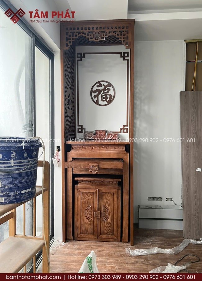 Mẫu bàn thờ mang đến không gian thờ tự trang nghiêm, tinh gọn mà đầy đủ ý nghĩa tâm linh.