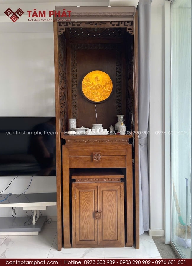 Phương án khác của phòng thờ BT-1718 với ốp hậu kín đáo.