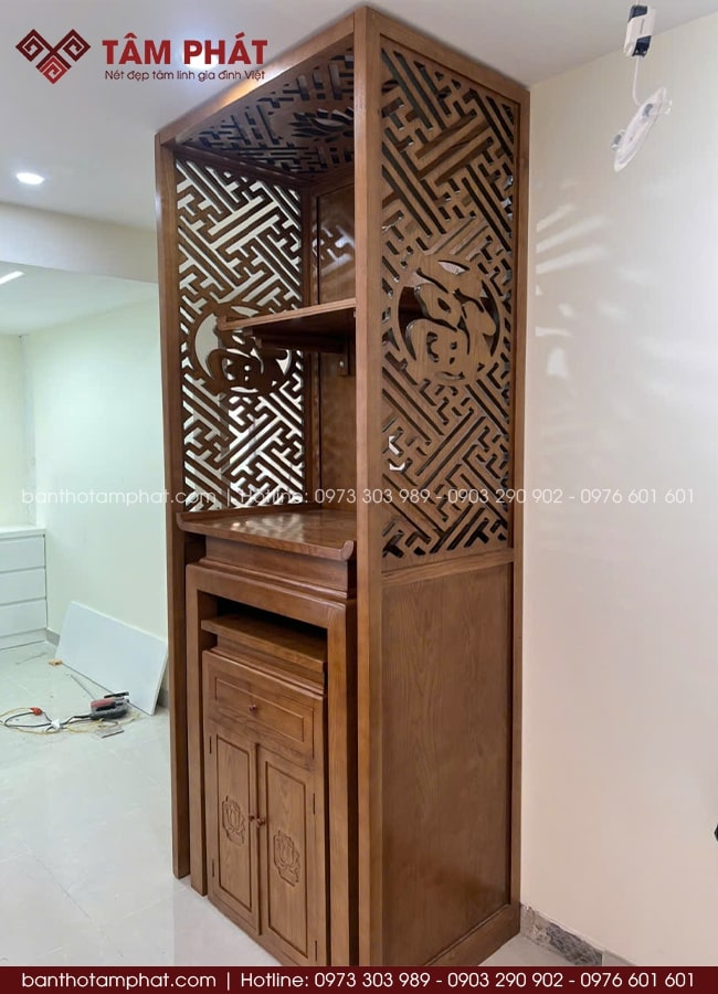 Vách ngăn CNC thoáng, khung sồi chắc chắn, tách biệt giữa 2 không gian.