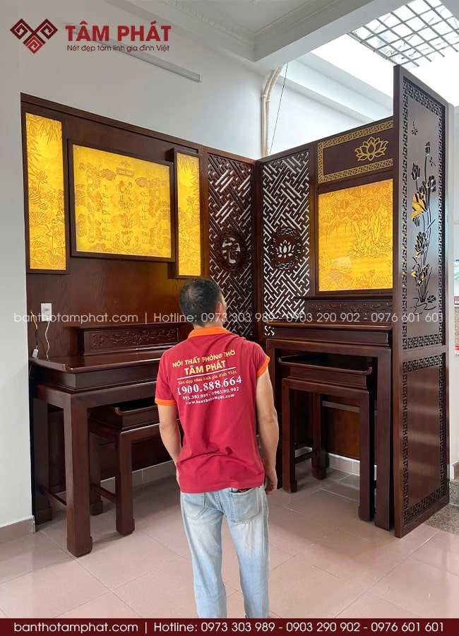 Đồng bộ màu sắc nâu óc chó sang trọng.