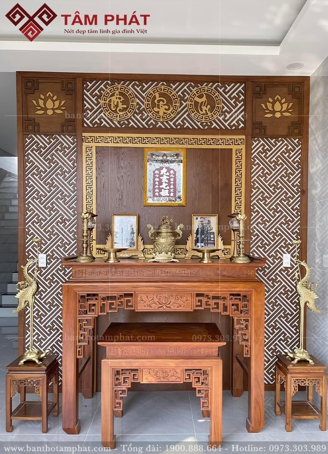 Không gian thờ BT-1728 phù hợp cho biệt thự, nhà phố hoặc căn hộ cao cấp, nơi gia chủ muốn dành riêng góc trang nghiêm nhất để thờ tự.
