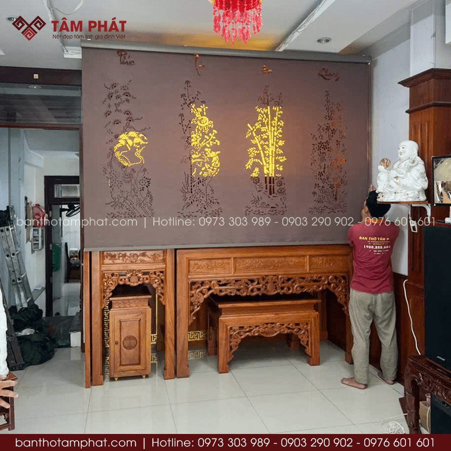 Kéo rèm xuống tạo nên không gian kín đáo và rất trang nghiêm