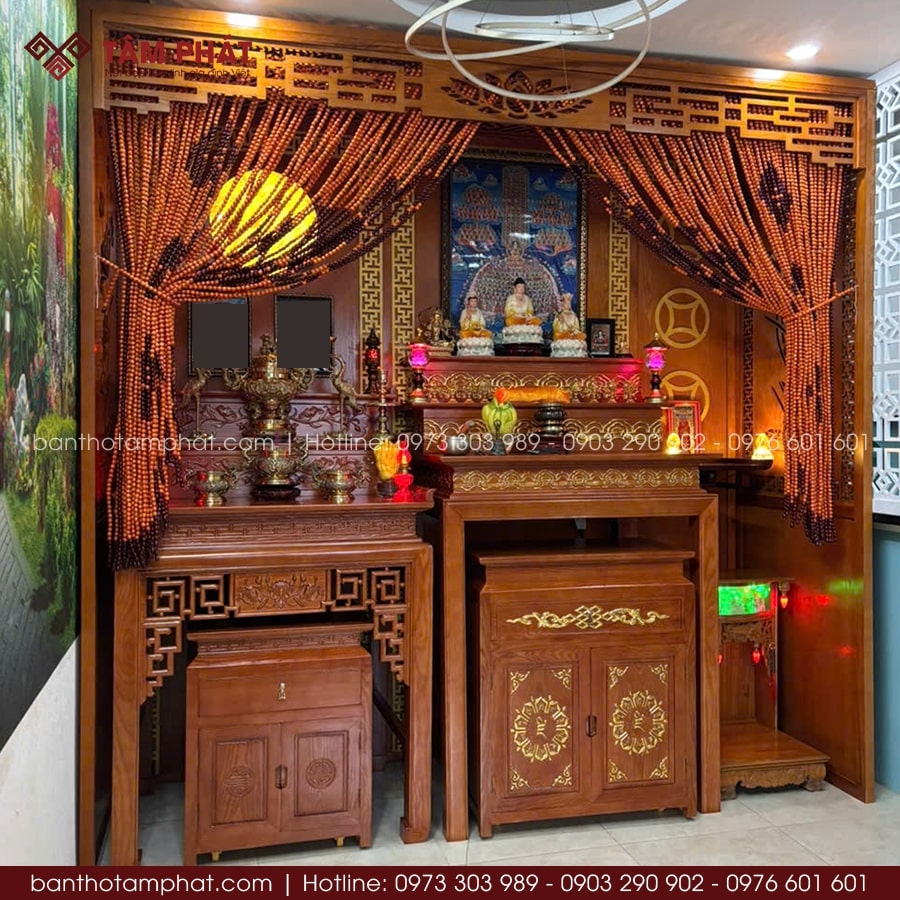 Bàn cơm thấp phía dưới giúp gia chủ tiện bày lễ những ngày rằm, mùng một.