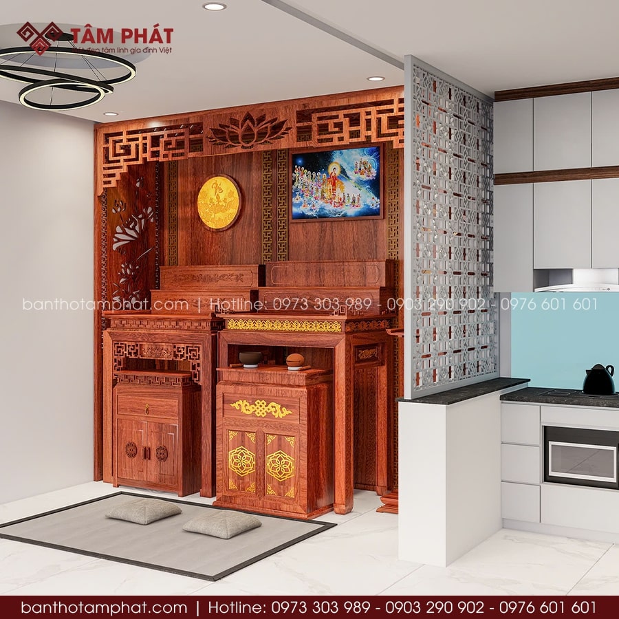 Vách ốp gỗ và khung họa tiết giúp phòng thờ trở nên uy nghi và có chiều sâu thẩm mỹ.