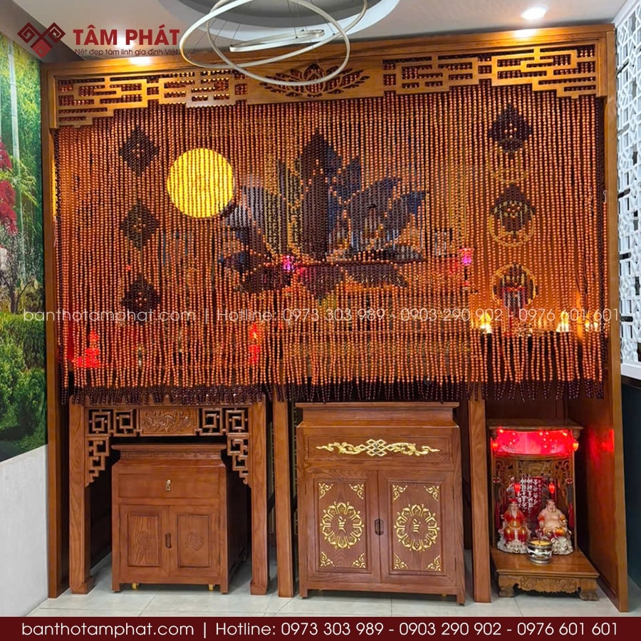 Tông gỗ sang trọng tạo cảm giác ấm cúng, giữ trọn nét truyền thống Việt.