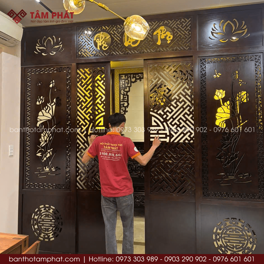 Mẫu phòng thờ có cửa lùa