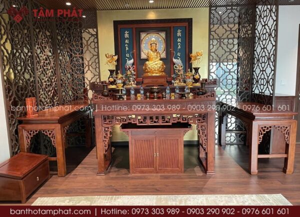 Bố trí vật phẩm thờ tự hài hòa, tăng tính thẩm mỹ lên cao.