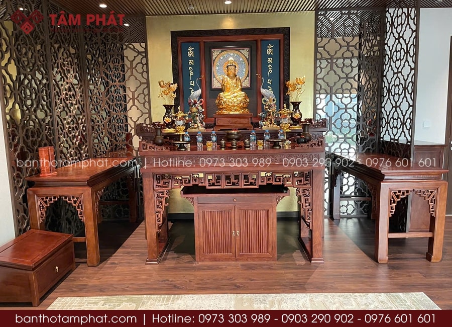 Bố trí vật phẩm thờ tự hài hòa, tăng tính thẩm mỹ lên cao.