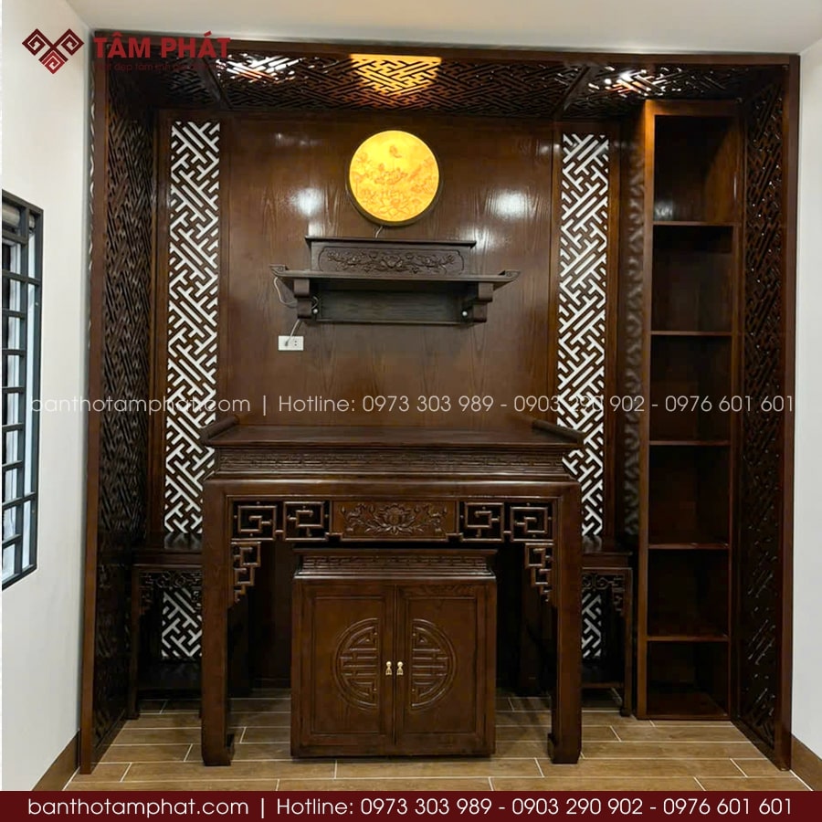 Tông gỗ nâu trầm đặc trưng của phong cách Á Đông giúp căn phòng ấm cúng, sang trọng và giữ được giá trị truyền thống.