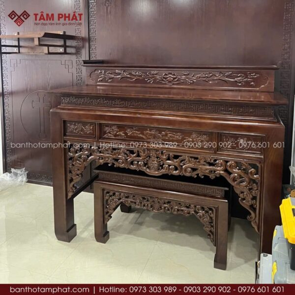 Hoa Văn Chạm Khắc Có Làm Bàn Thờ Trở Nên Trang Nghiêm?