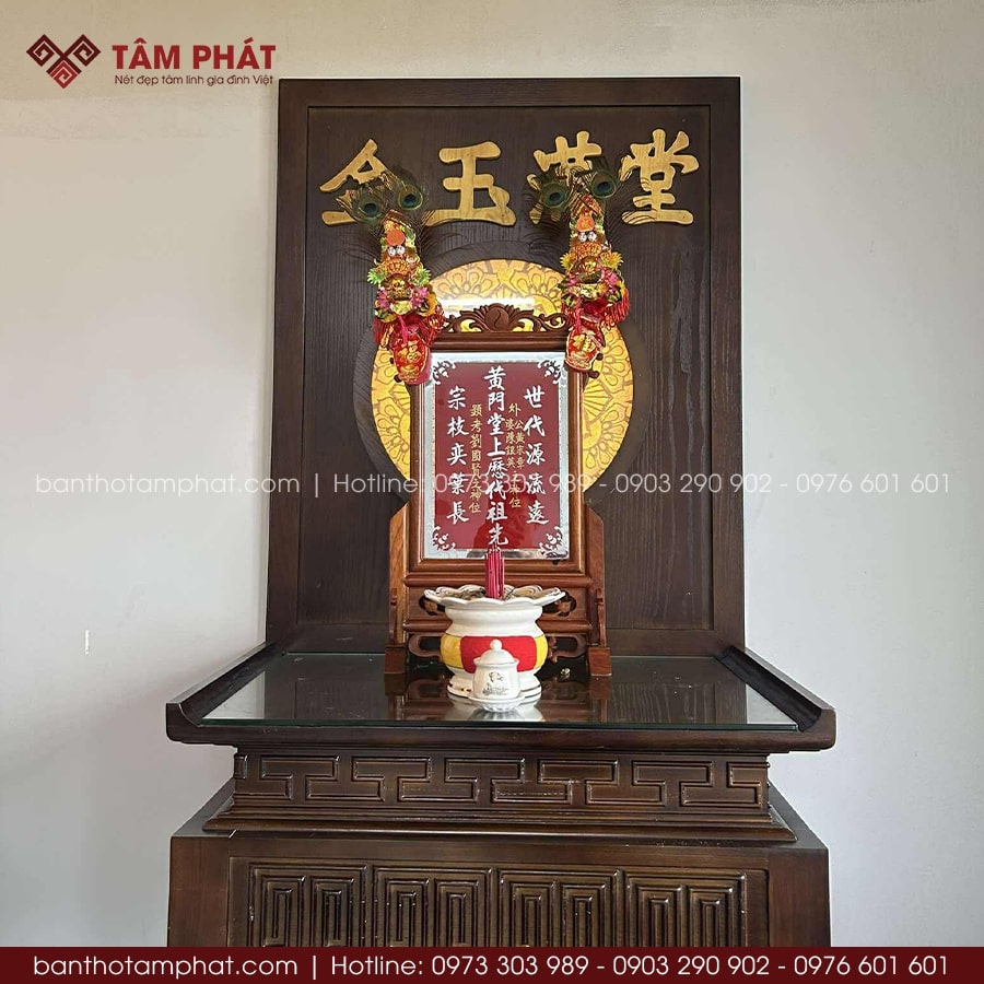 Sự tỉ mỉ từng chi tiết làm nên không gian thờ trọn vẹn, được gia chủ đánh giá cao về chất lượng và thẩm mỹ.