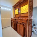 Tổng quan không gian thờ sang trọng, lựa chọn tông gỗ ấm cúng, nhẹ nhàng.