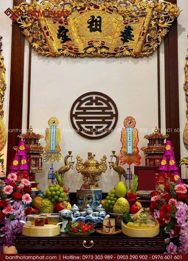 Bài trí đồ thờ trang trọng, chuẩn lễ nghi.