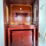 Lắp đặt bàn thờ treo tường thờ Phật và bàn thờ đứng bên dưới thờ Gia Tiên, chuẩn phong thủy, đúng lễ nghi.