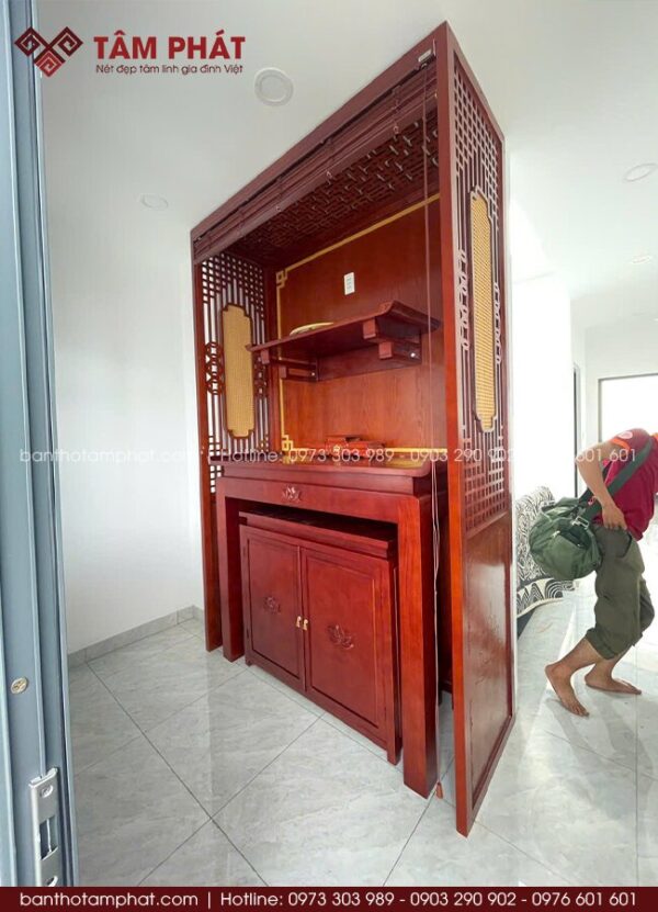Phòng thờ BT-1787 thiết kế đồng bộ và tối giản tinh tế, có chiều sâu.