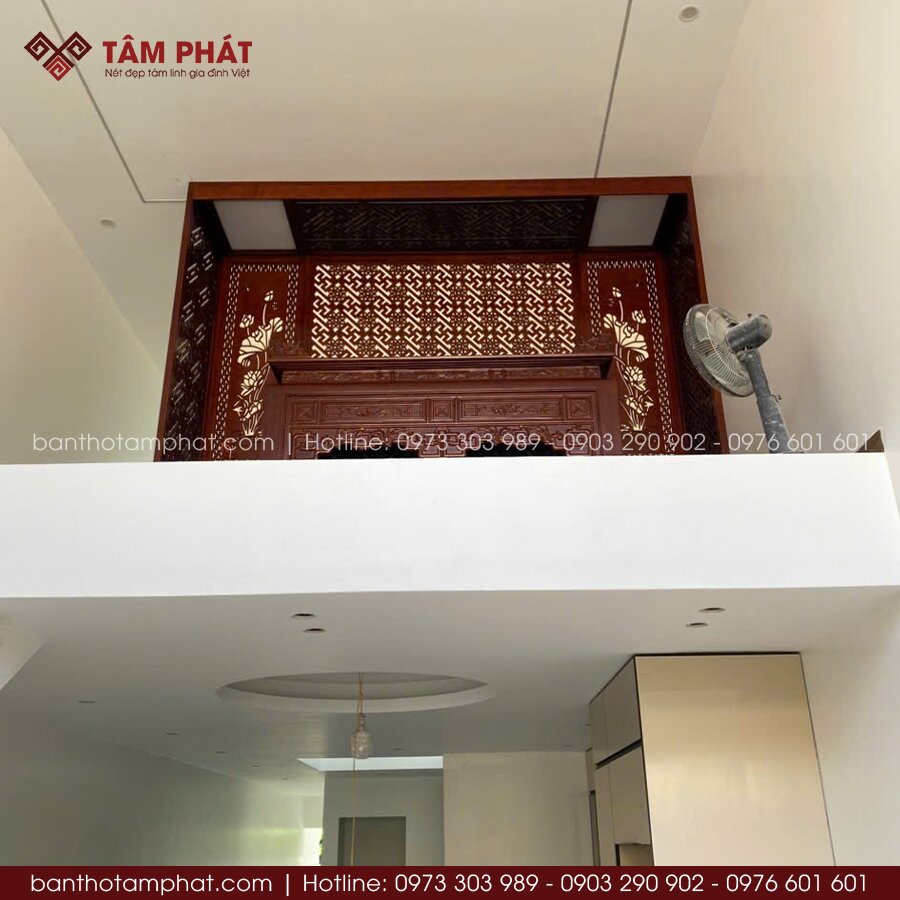 Gác lửng cao, nên hạ tầng này nên ưu tiên sử dụng hệ ốp vách nổi bật, tạo điểm nhấn từ ngoài nhìn vào, tăng tính thẩm mỹ cho tổng thể ngôi nhà.