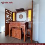 Không gian thờ hiện đại, thiết kế kết hợp vách ngăn cách kín đáo, tách biệt lối đi và khu sinh hoạt chung.