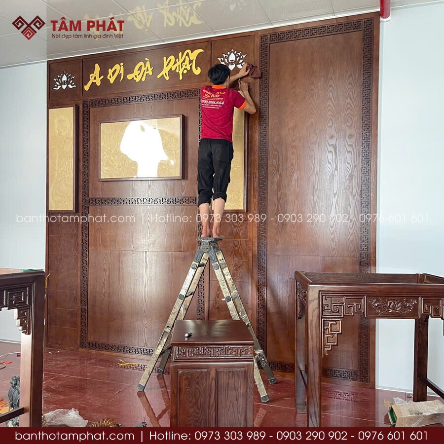 Phòng thờ rộng thoáng yêu cầu sự cân đối giữa các sản phẩm trong cùng một không gian.