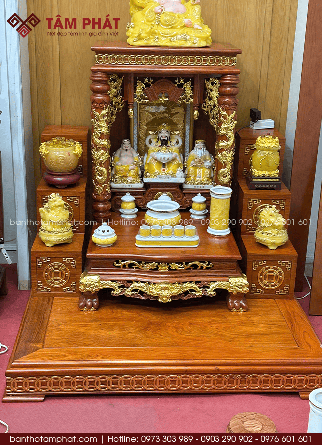 Bộ bàn thờ Thần Tài với đầy đủ đế, tam cấp 2 bên