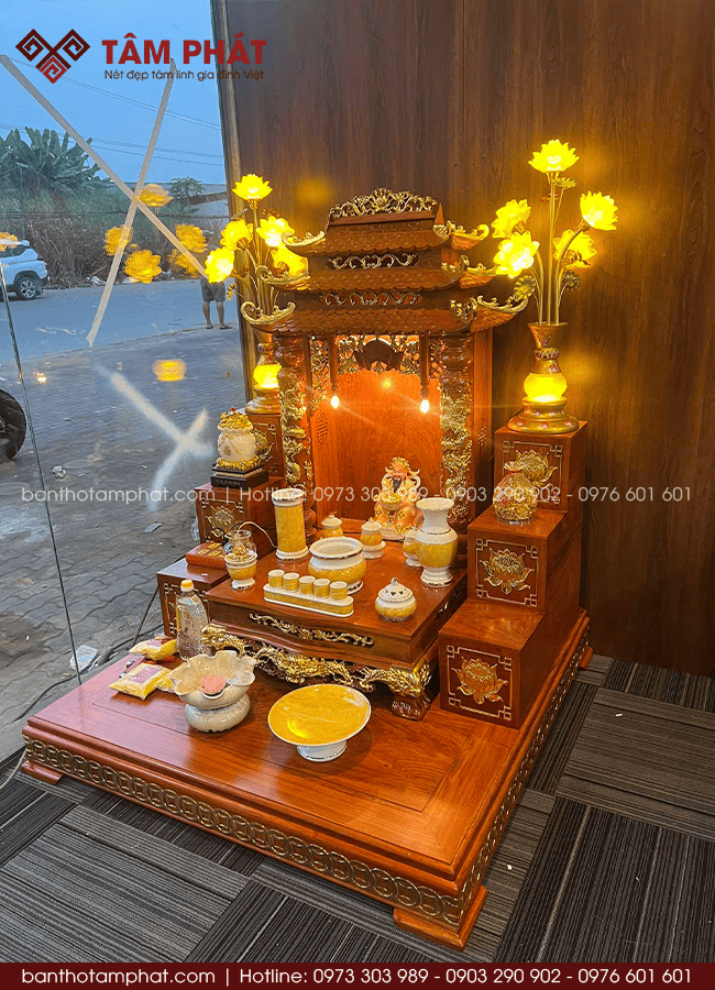 Bàn thờ kết hợp với đế và tam cấp 2 bên
