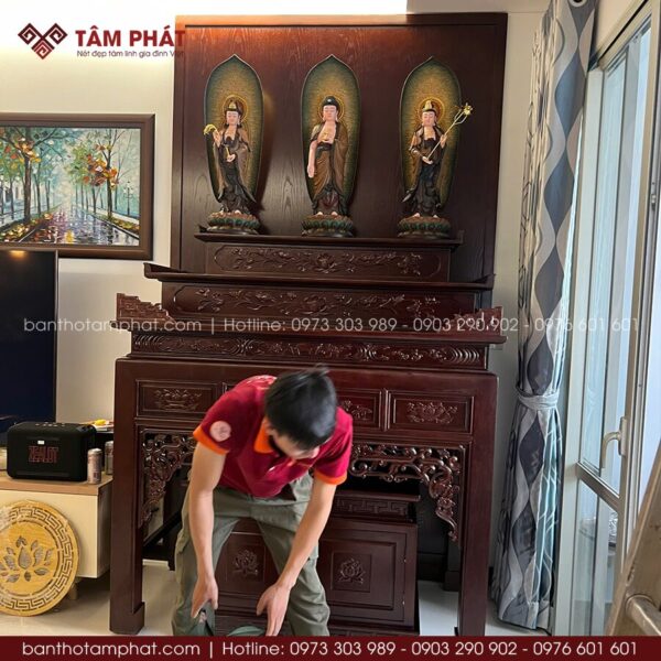 Chất liệu gỗ tự nhiên bền chắc, bề mặt xử lý kỹ, hạn chế cong vênh mối mọt.
