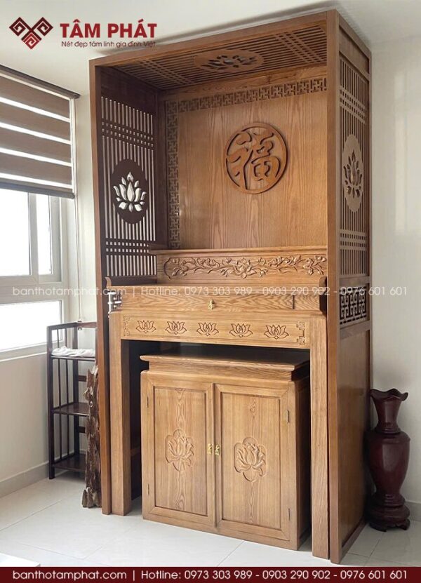 Phòng thờ BT-1801 có vách CNC ngăn cách -dễ bố trí trong phòng khách hoặc khu vực riêng biệt.