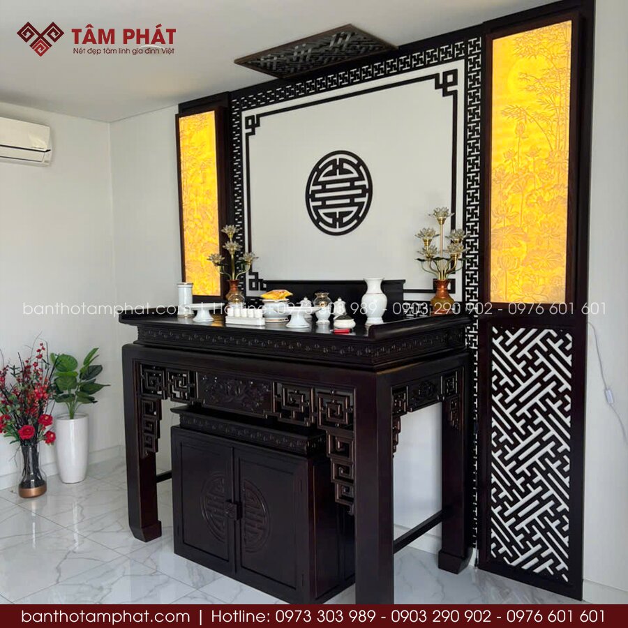 Phòng thờ BT-1802 tối màu mang lại cảm giác trang nghiêm, tĩnh tại và đầy chiều sâu.