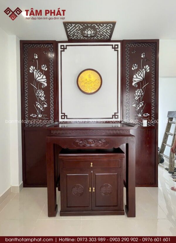 Phòng thờ hoa sen hiện đại mẫu BT-1799