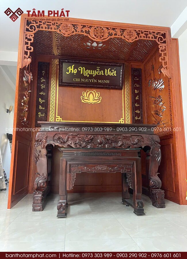  Hoa văn vách ngăn cắt CNC mang ý nghĩa phong thủy, tăng sự trang nghiêm cho khu vực thờ cúng.