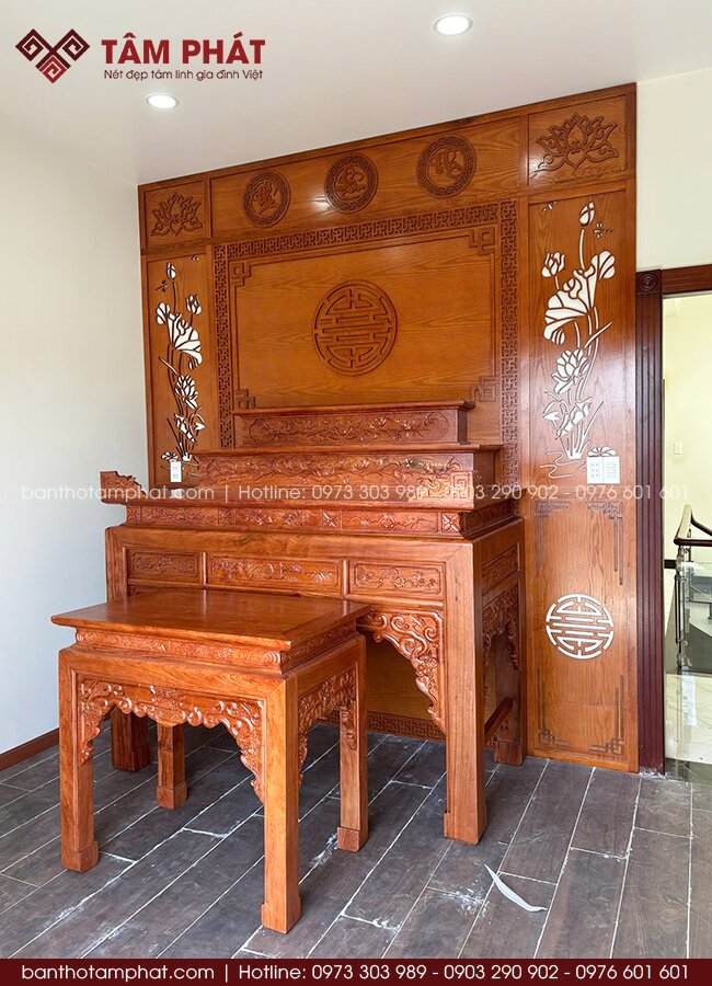 Mẫu phòng thờ tam cấp BT-1804 được thiết kế theo hướng sang trọng, chuẩn công năng.