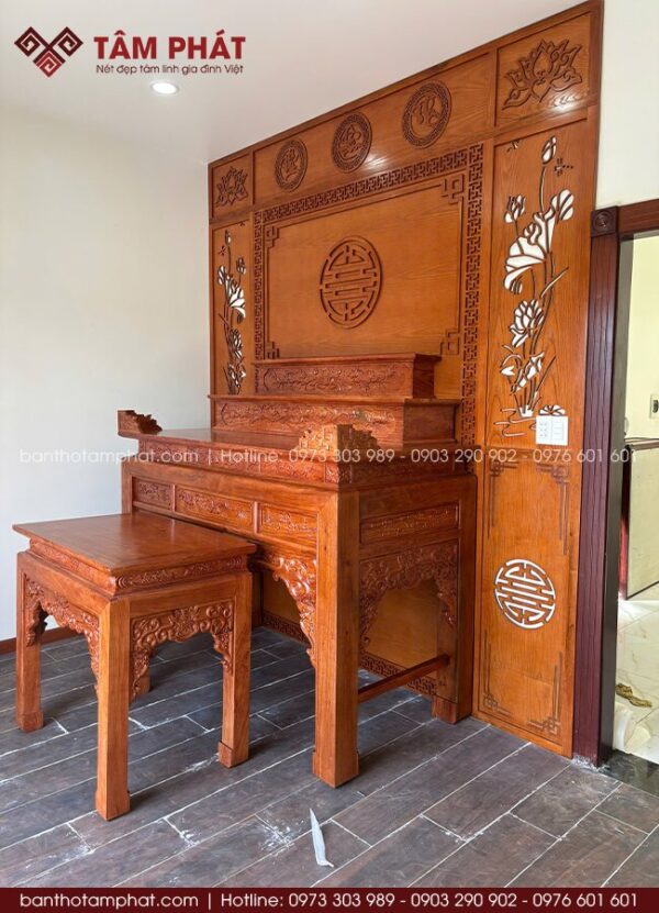 Đặc biệt thiết kế tam cấp giúp phân chia vị trí thờ rõ ràng, thuận tiện trong quá trình thờ cúng hằng ngày.