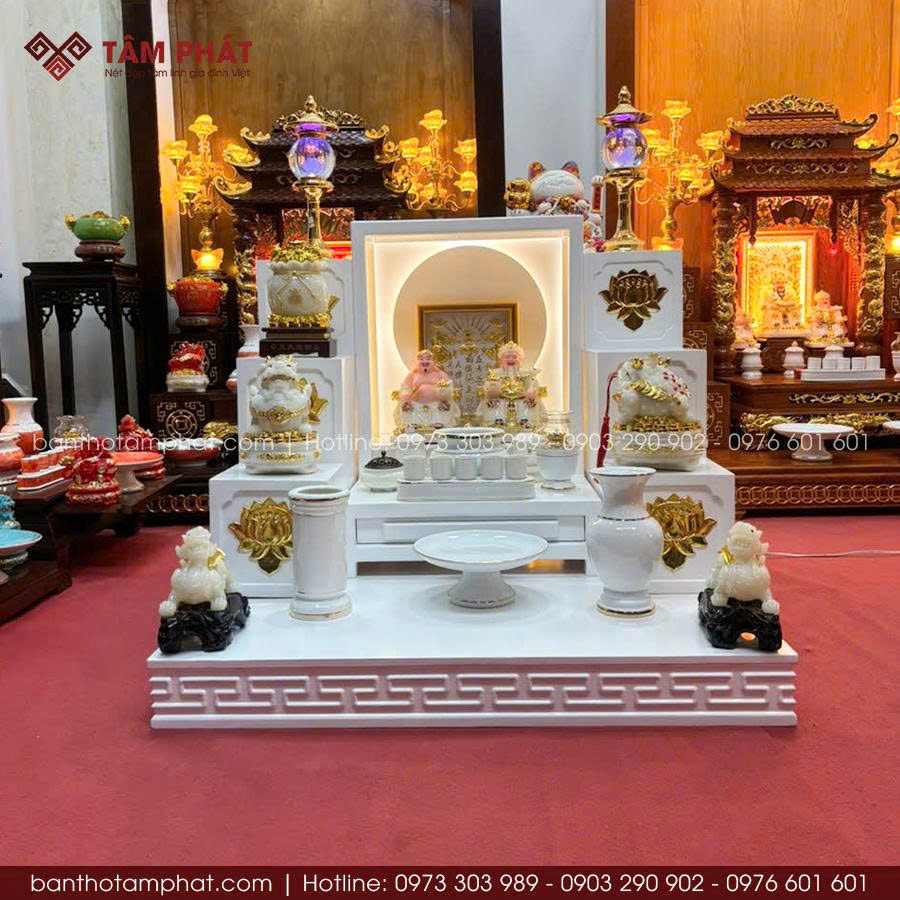 Bàn thờ Ông Địa có tượng màu trắng Bàn thờ Ông Địa có tượng màu trắng